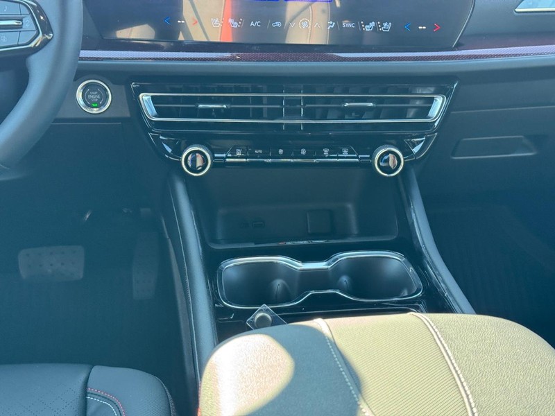 Chevrolet Traverse Vehicle Full-screen Gallery Image 12