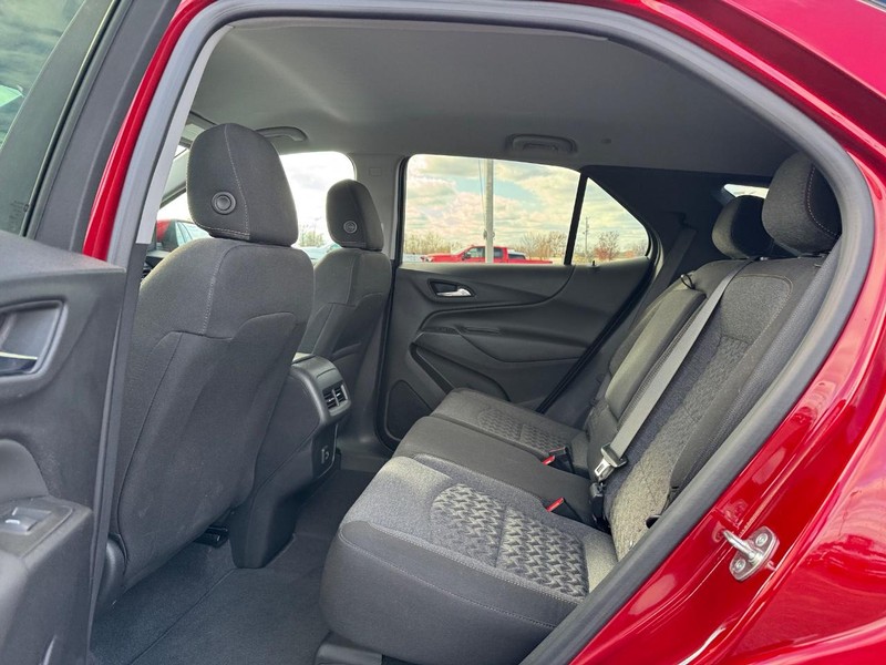 Chevrolet Equinox Vehicle Full-screen Gallery Image 10