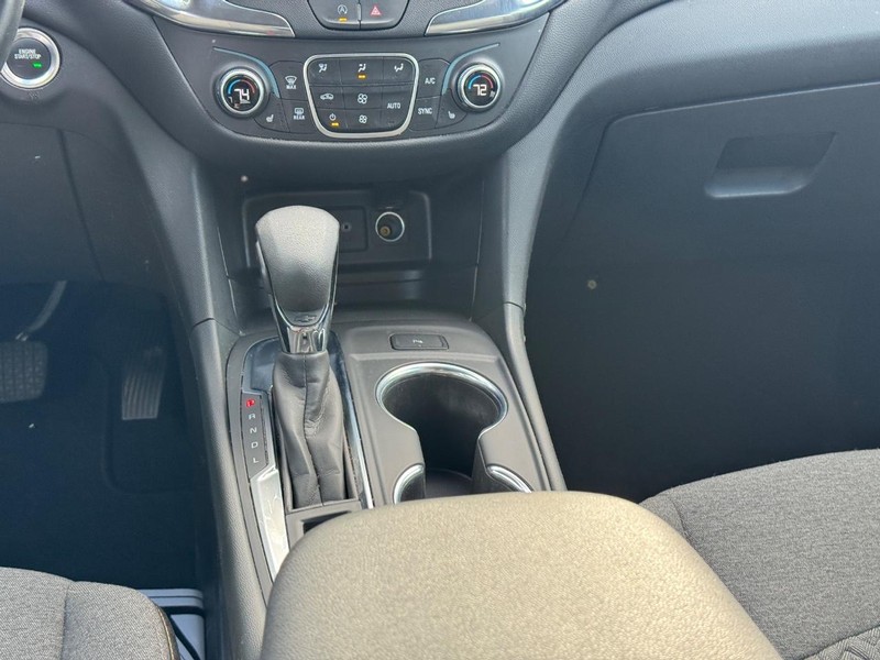 Chevrolet Equinox Vehicle Full-screen Gallery Image 14