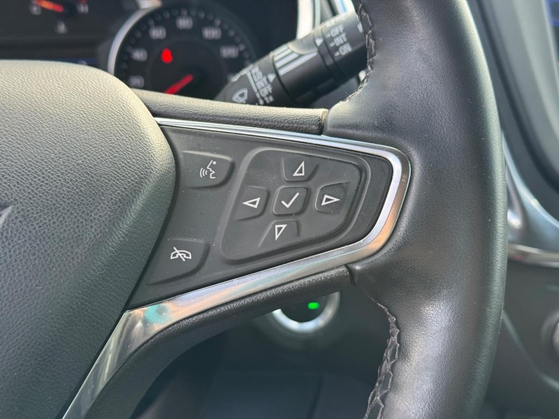 Chevrolet Equinox Vehicle Full-screen Gallery Image 17