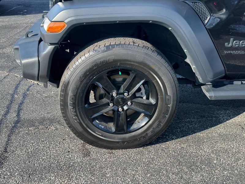 Jeep Wrangler Vehicle Full-screen Gallery Image 9