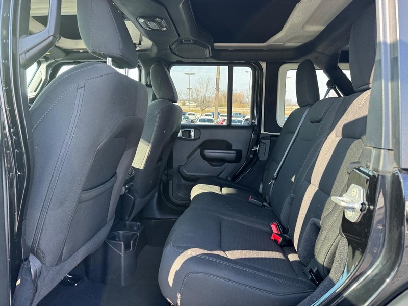 Jeep Wrangler Vehicle Full-screen Gallery Image 10