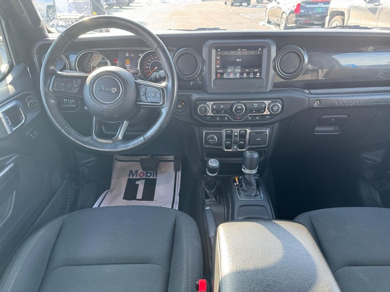 Jeep Wrangler Vehicle Full-screen Gallery Image 11