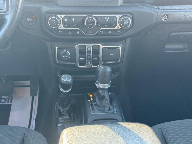 Jeep Wrangler Vehicle Full-screen Gallery Image 14