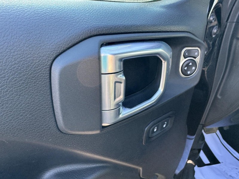 Jeep Wrangler Vehicle Full-screen Gallery Image 16