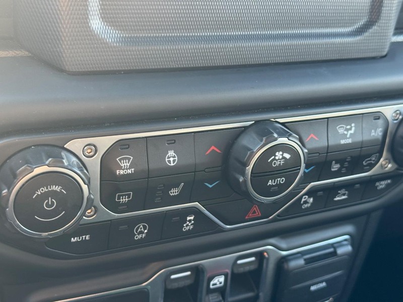 Jeep Wrangler Vehicle Full-screen Gallery Image 20