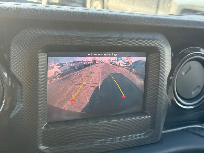 Jeep Wrangler Vehicle Full-screen Gallery Image 21