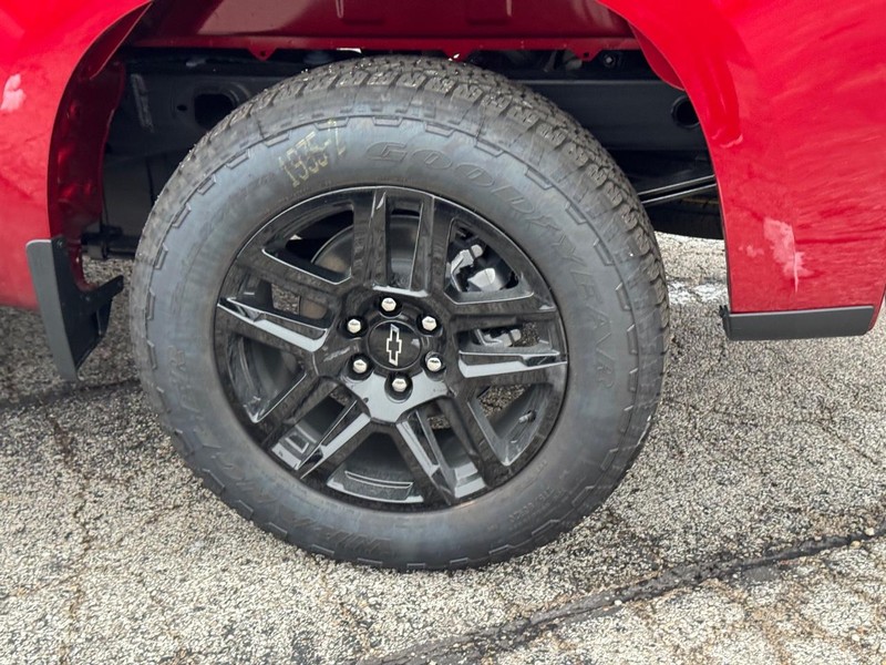 Chevrolet Silverado 1500 Vehicle Full-screen Gallery Image 4