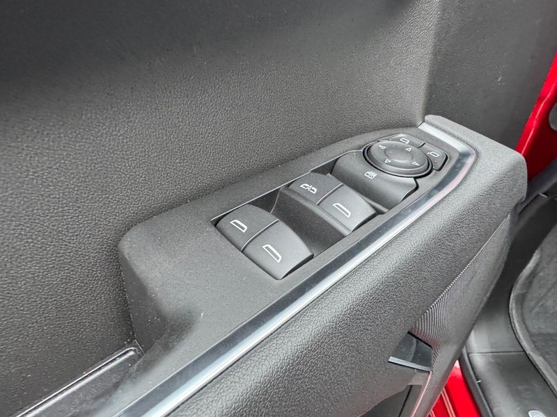 Chevrolet Silverado 1500 Vehicle Full-screen Gallery Image 10