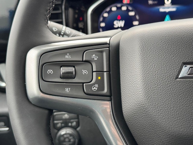 Chevrolet Silverado 1500 Vehicle Full-screen Gallery Image 12