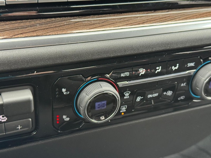 Chevrolet Silverado 1500 Vehicle Full-screen Gallery Image 14