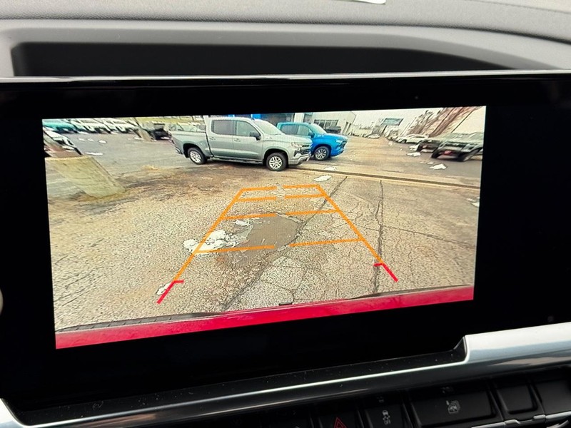 Chevrolet Silverado 1500 Vehicle Full-screen Gallery Image 15