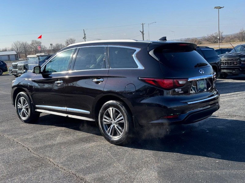 INFINITI QX60 Vehicle Full-screen Gallery Image 3