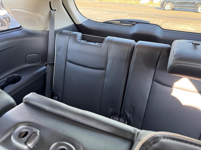 INFINITI QX60 Vehicle Full-screen Gallery Image 11