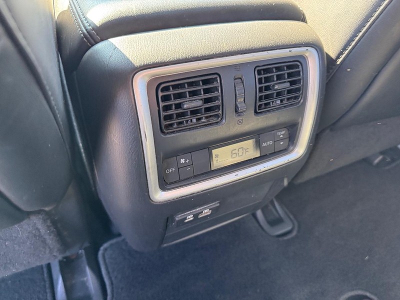 INFINITI QX60 Vehicle Full-screen Gallery Image 12