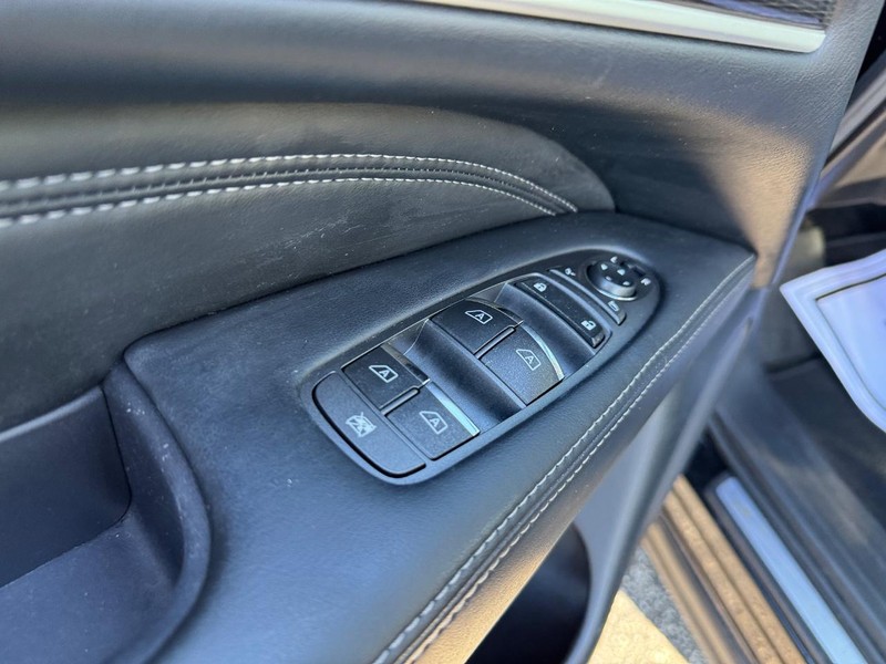 INFINITI QX60 Vehicle Full-screen Gallery Image 18