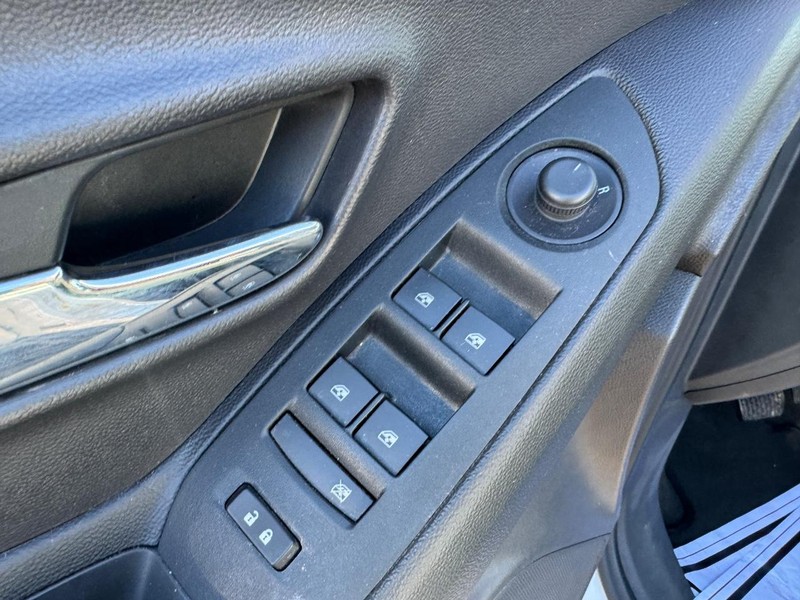 Chevrolet Trax Vehicle Full-screen Gallery Image 16