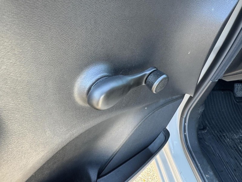 Chevrolet Spark Vehicle Full-screen Gallery Image 16