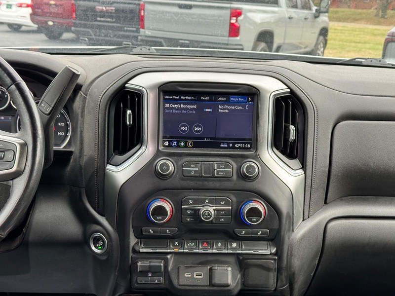 Chevrolet Silverado 1500 Vehicle Full-screen Gallery Image 13