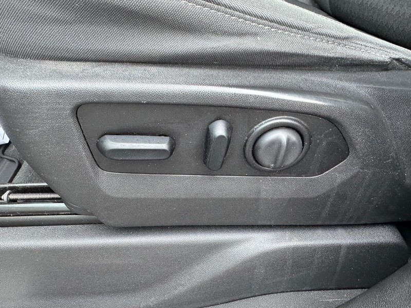 Chevrolet Silverado 1500 Vehicle Full-screen Gallery Image 15