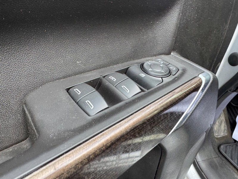 Chevrolet Silverado 1500 Vehicle Full-screen Gallery Image 16