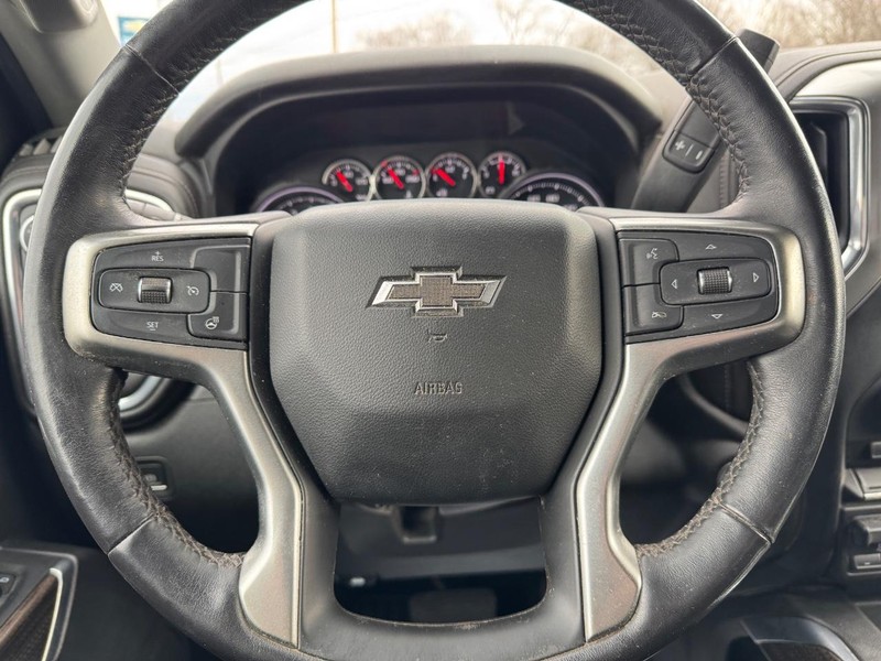 Chevrolet Silverado 1500 Vehicle Full-screen Gallery Image 17