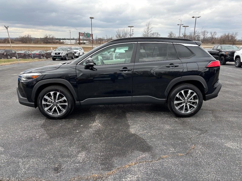 Toyota Corolla Cross Vehicle Full-screen Gallery Image 2