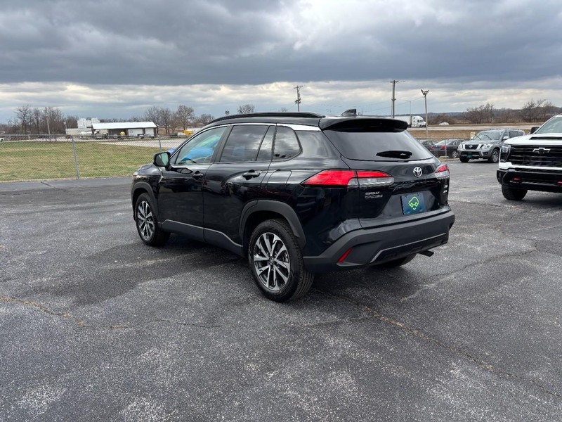 Toyota Corolla Cross Vehicle Full-screen Gallery Image 3