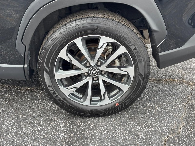 Toyota Corolla Cross Vehicle Full-screen Gallery Image 9