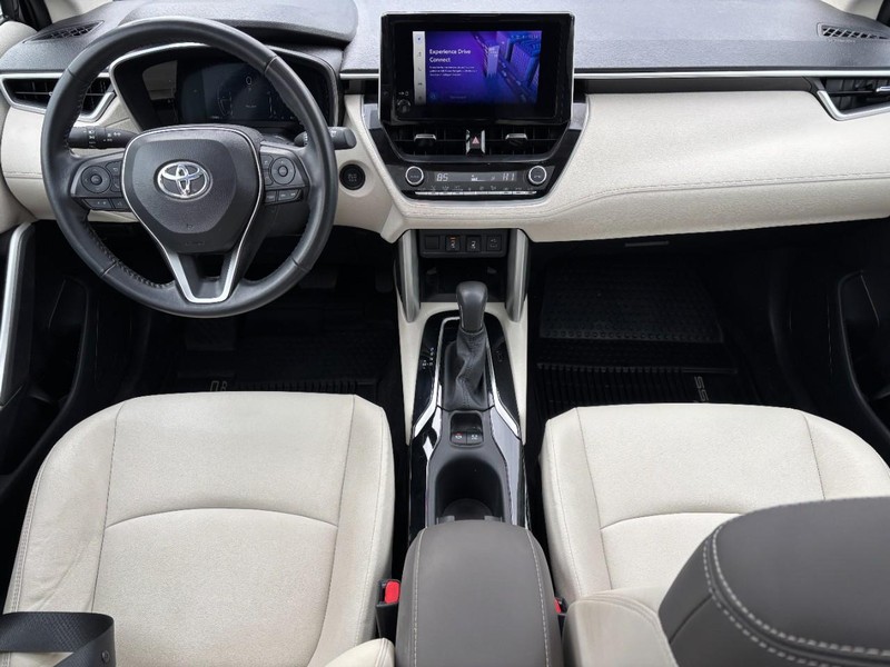Toyota Corolla Cross Vehicle Full-screen Gallery Image 11