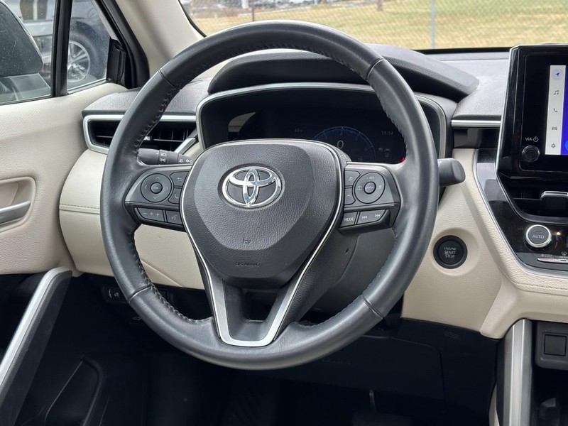 Toyota Corolla Cross Vehicle Full-screen Gallery Image 12