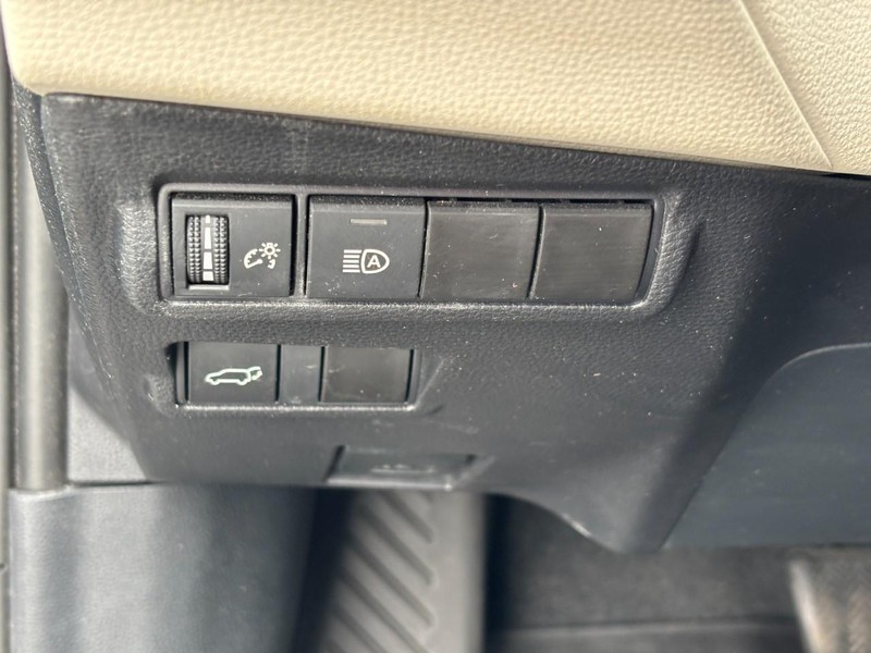 Toyota Corolla Cross Vehicle Full-screen Gallery Image 16