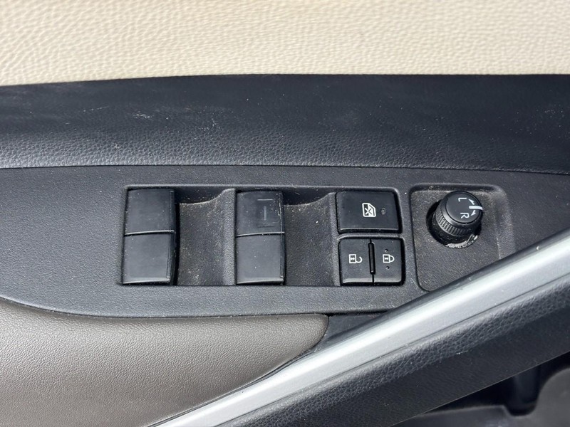 Toyota Corolla Cross Vehicle Full-screen Gallery Image 23