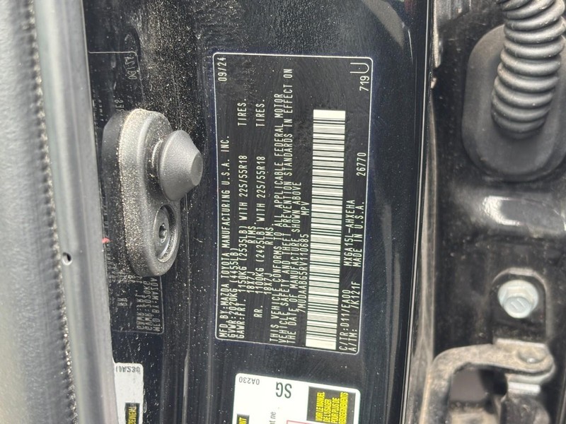 Toyota Corolla Cross Vehicle Full-screen Gallery Image 26