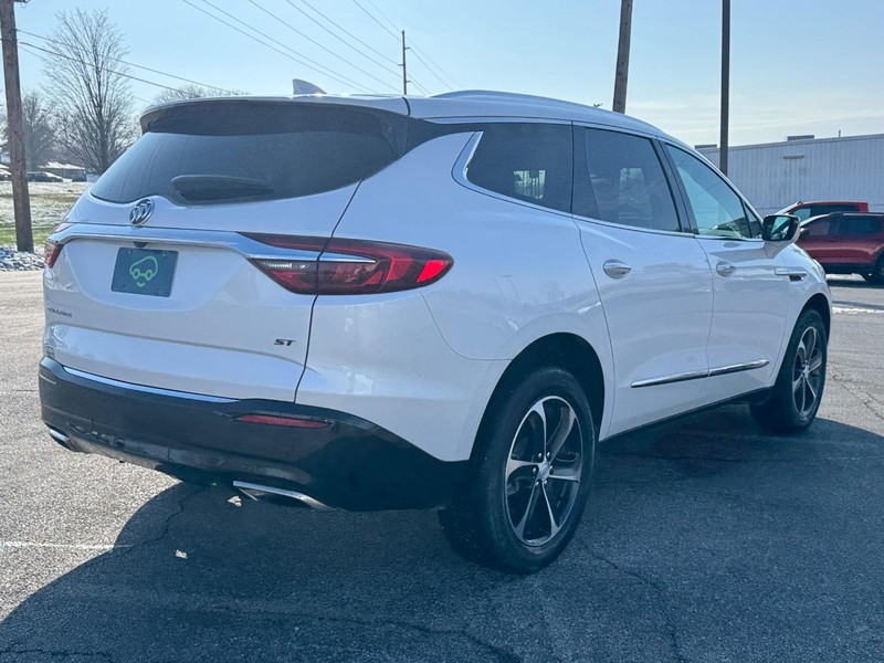 Buick Enclave Vehicle Full-screen Gallery Image 05