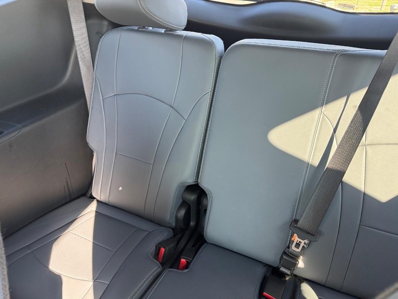 Buick Enclave Vehicle Full-screen Gallery Image 11