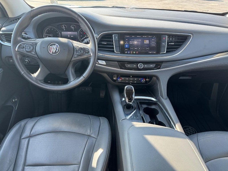 Buick Enclave Vehicle Full-screen Gallery Image 13