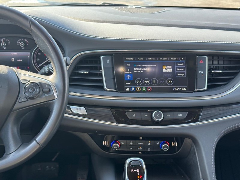 Buick Enclave Vehicle Full-screen Gallery Image 15