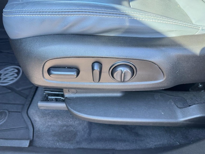 Buick Enclave Vehicle Full-screen Gallery Image 17