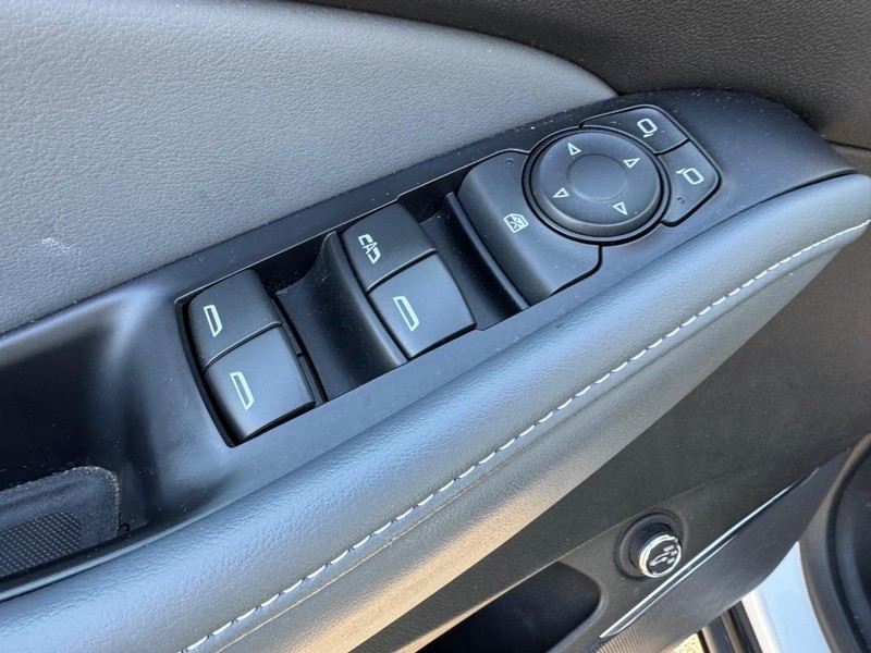 Buick Enclave Vehicle Full-screen Gallery Image 18