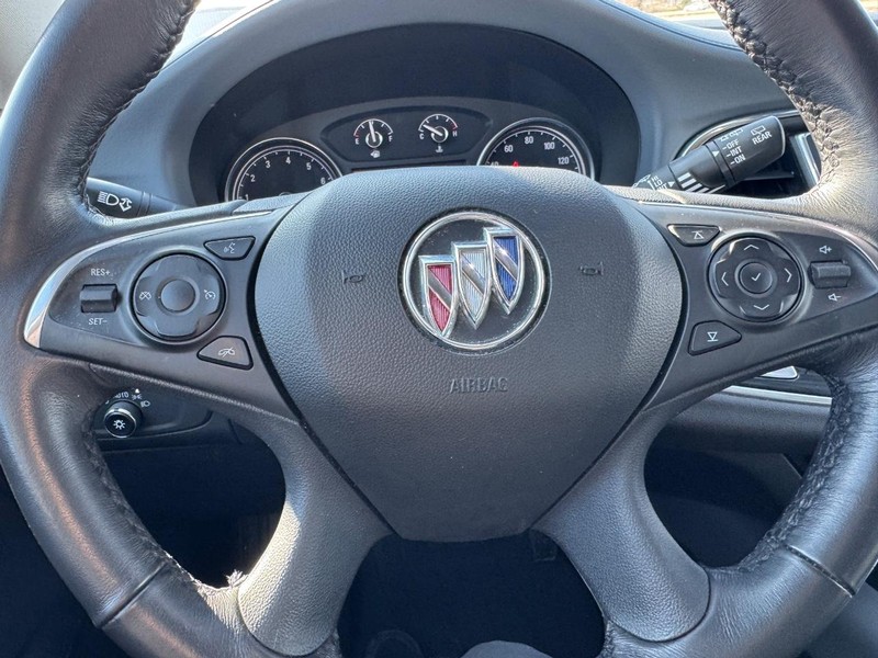 Buick Enclave Vehicle Full-screen Gallery Image 19