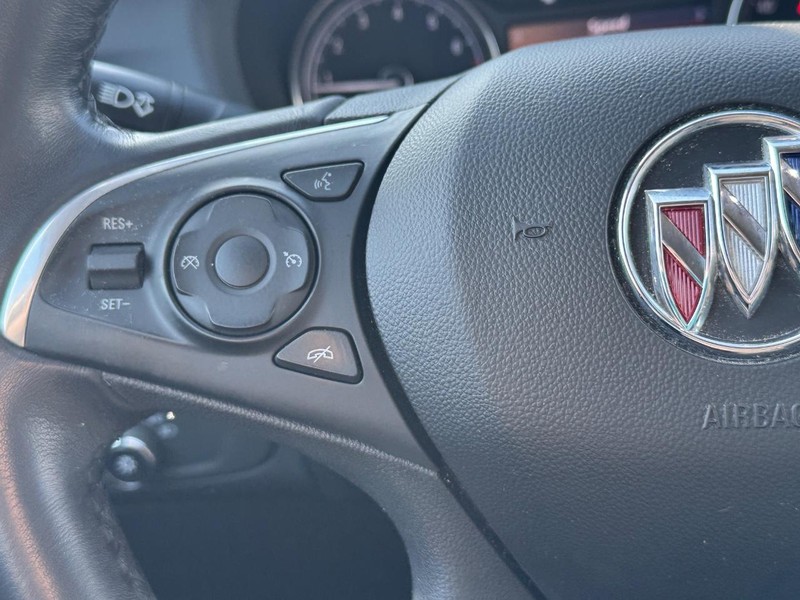 Buick Enclave Vehicle Full-screen Gallery Image 20