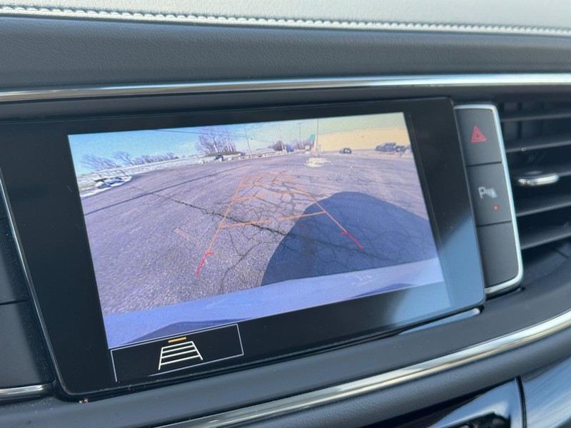 Buick Enclave Vehicle Full-screen Gallery Image 23