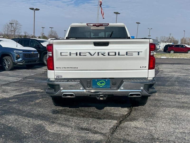 Chevrolet Silverado 1500 Vehicle Full-screen Gallery Image 6