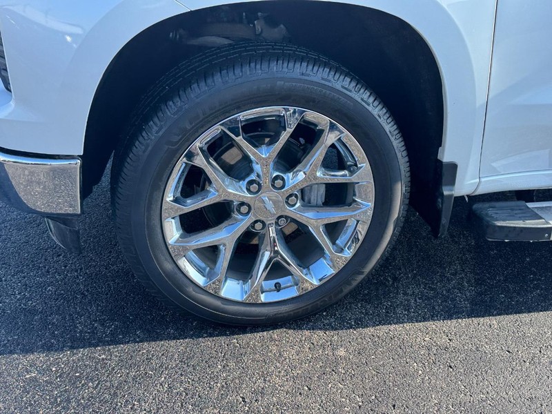 Chevrolet Silverado 1500 Vehicle Full-screen Gallery Image 10