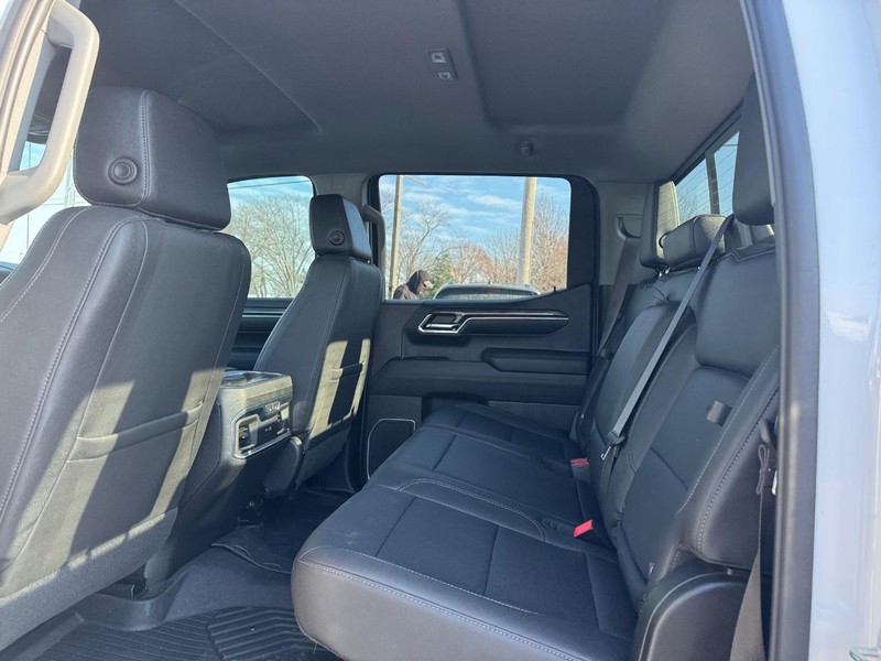 Chevrolet Silverado 1500 Vehicle Full-screen Gallery Image 11