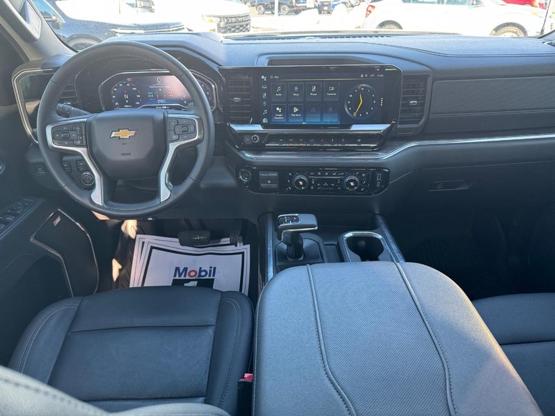 Chevrolet Silverado 1500 Vehicle Full-screen Gallery Image 12