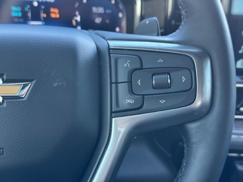 Chevrolet Silverado 1500 Vehicle Full-screen Gallery Image 21