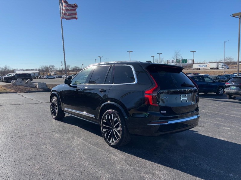 Volvo XC90 Vehicle Full-screen Gallery Image 3