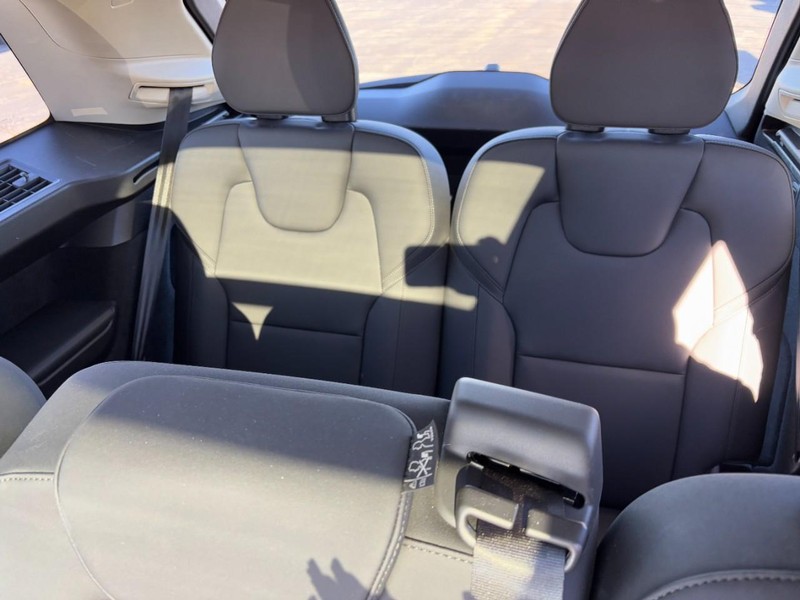 Volvo XC90 Vehicle Full-screen Gallery Image 9